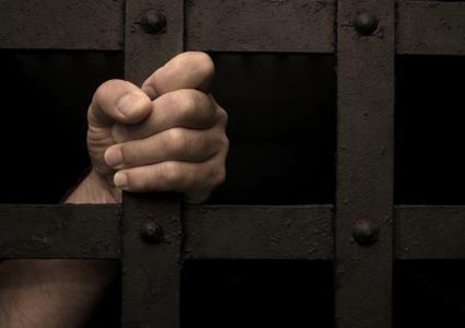 ثلاثة أسرى يدخلون أعواما جديدة في السجون