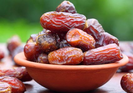 لماذا عليك تناول التمر يومياً؟