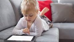 الأجهزة الإلكترونية وتأثيرها على النطق عند الأطفال