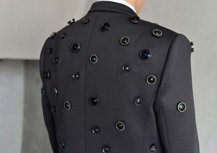 ملابس تولد الطاقة وتشغل الأجهزة الصغيرة