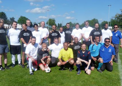 مباراة بين أئمة مساجد وقساوسة وحكم يهودي