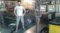 شاب عراقي يحول الخردى إلى تحف