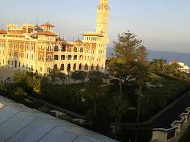 لماذا قرر ماكرون إستقبال بوتين في "قصر ملك الشمس"؟