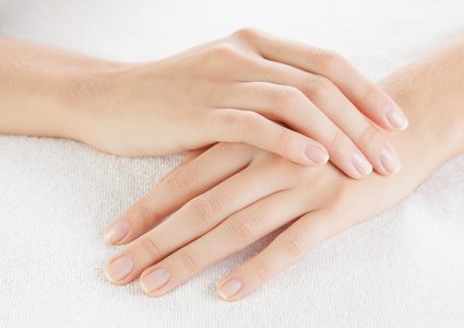 خلطات طبيعية لتبييض مفاصل اليدين