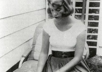 العثور على قصائد لسيلفيا بلاث مخفية على ورق