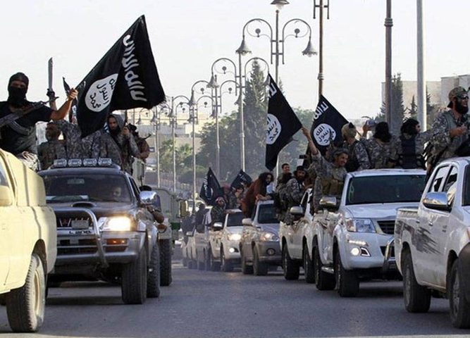 موسكو شنّت غارات على مقاتلين  يفرون من الرقة