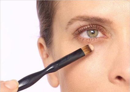 تعرفي على فوائد أخرى للكونسيلر