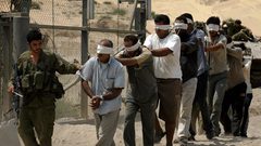 خمسة أسرى يدخلون أعواما جديدة في السجون بينهم اثنان محكومان بالمؤبد