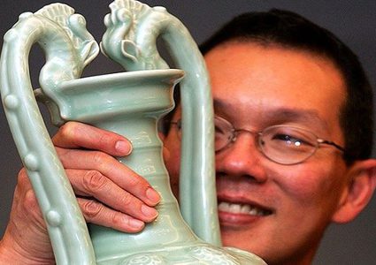 بيع مزهرية من القرن الثامن عشر بـ18 مليون دولار