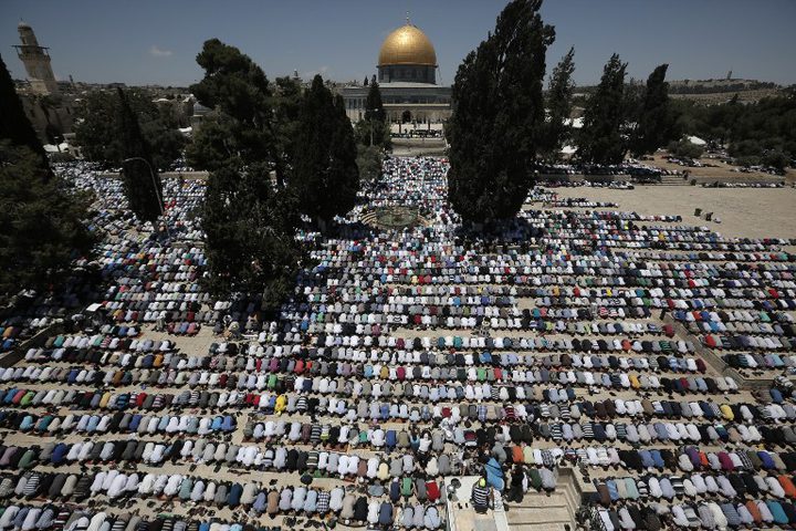 (صور) صلاة الجمعة الاولى من شهر رمضان بالمسجد الاقصى