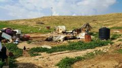 مستوطنون يتلفون خيمة مواطن بالأغوار