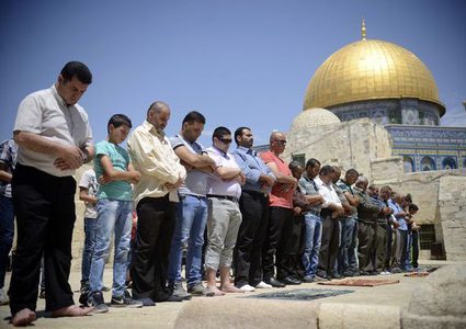 250 ألف مصل يؤدون صلاة الجمعة الأولى من شهر رمضان بالأقصى