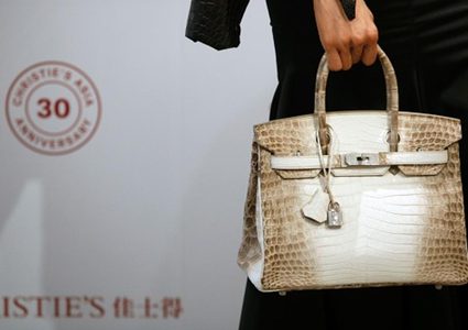 حقيبة يد بسعر خيالي في هونغ كونغ فما ميزاتها