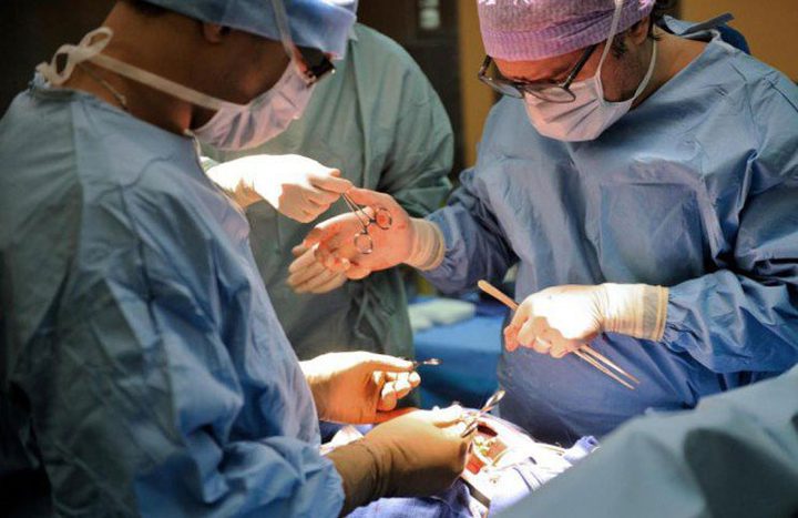 طبيب من عناتا ينجح بإخراج رصاصة من رأس طفلة (صور)