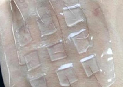 مُولِّد كهربائي "شفاف" يُمكن تركيبه في الأحذية