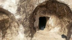 بلدية الاحتلال تخطر مواطنا في بيت جالا بإخلاء مغارته