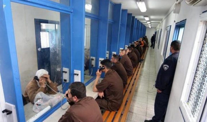 الاحتلال يعتدي على الأسرى وذويهم إثناء الزيارة