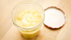 لشعر لامع وصحي عليك بزبدة الشيا