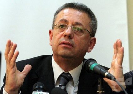 ما الذي يخبئه مصطفى البرغوثي عن السياسة؟ "فيديو"