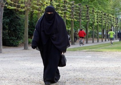 تشريع قانون حظر النقاب في النمسا