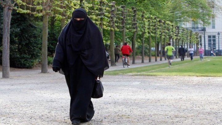 تشريع قانون حظر النقاب في النمسا