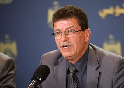 فارس: خصم رواتب الأسرى من عائدات الضرائب قرصنة إسرائيلية