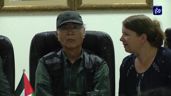 جامعة القدس تكرم المصور الياباني العالمي ريوتشي هيروكاوا