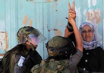 أسيرة محررة: مصلحة السجون استجابت لمطالبنا بعد الإضراب