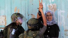 أسيرة محررة: مصلحة السجون استجابت لمطالبنا بعد الإضراب