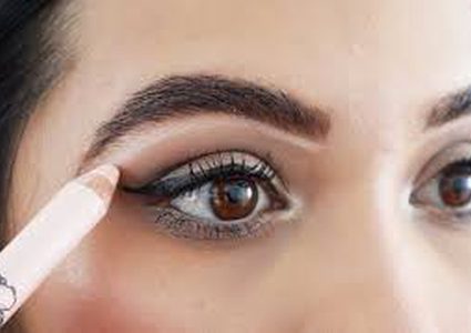 صححي شكل الحاجب الرفيع بالمكياج