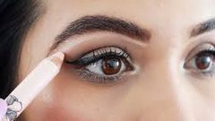 صححي شكل الحاجب الرفيع بالمكياج
