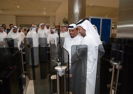 مطار دبي الأوَّل في العالم بتقنية استخدام الهاتف بدلاً من جواز السفر