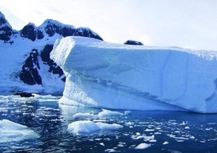 مروحية لمراقبة جليد القطب الشمالي