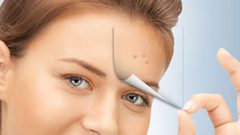 أخطاء ماكياج تعرض بشرتك لحب الشباب