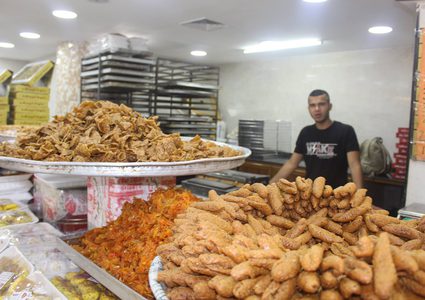 من هي زينب التي نأكل أصابعها؟!