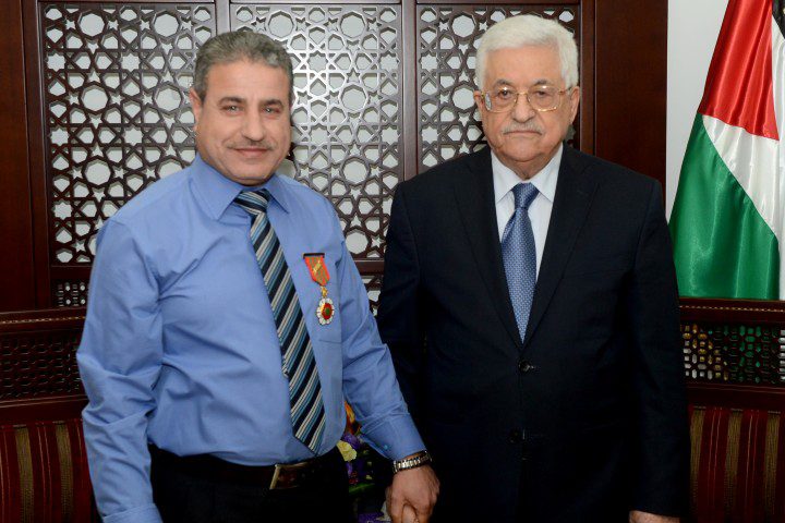 منح معلم فلسطيني صفة النائب البرلماني الدولي