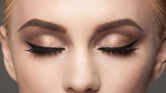 حيلة تضمن لك ثبات الأيلاينر طوال اليوم