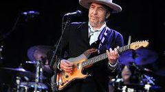 كاتبة تتهم بوب ديلان بسرقة خطاب الأوسكار من رواية