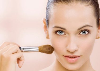 حيل ماكياج لإبراز امتلاء الوجه النحيف