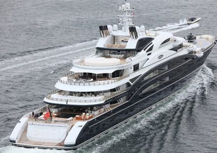 مليادير روسي يثير غضب سياح