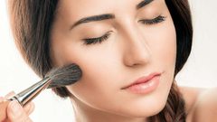 طرق لإخفاء تجاعيد الوجه الرفيعة بالمكياج