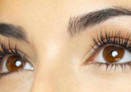 الفازلين وبودرة الأطفال لرموش طويلة وكثيفة