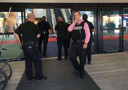 طعن رجل شرطة في مطار ميتشغان