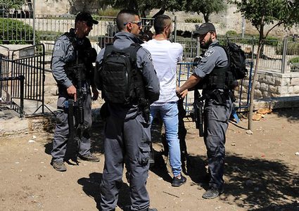 اعتقال شاب بزعم نقله منفذ عملية القدس