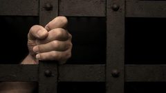 ثلاثة أسرى يدخلون أعواما جديدة في السجون