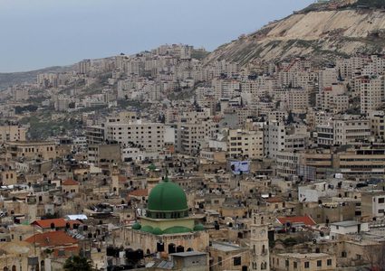 عشية العيد: حركة لا تهدأ... وامال ألاّ تكون "بلا بركة" (صور)