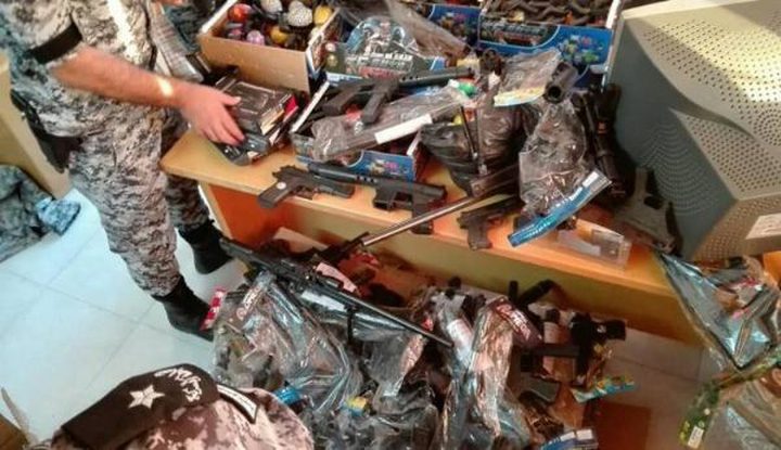 ضبط مسدسات خرز ممنوعة التداول في نابلس