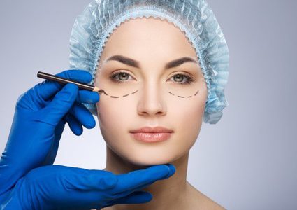مواقع التواصل الإجتماعي مترابطة مع ارتفاع عمليات التجميل