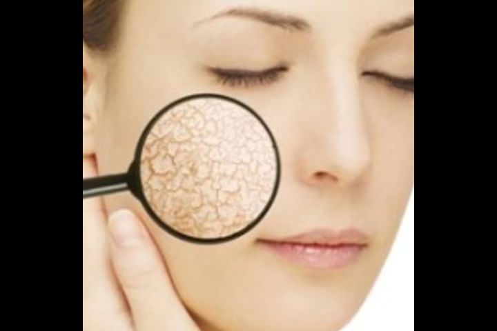 خلطات لتنظيف البشرة الجافة والحفاظ على اشراقها