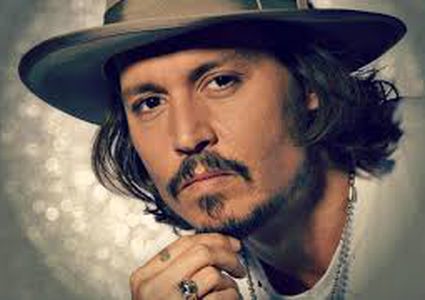 جوني ديب يعاني أزمة مالية ويعرض ممتلكاته للبيع